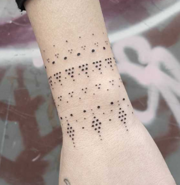 Titik-titik di sekitar pergelangan tangan